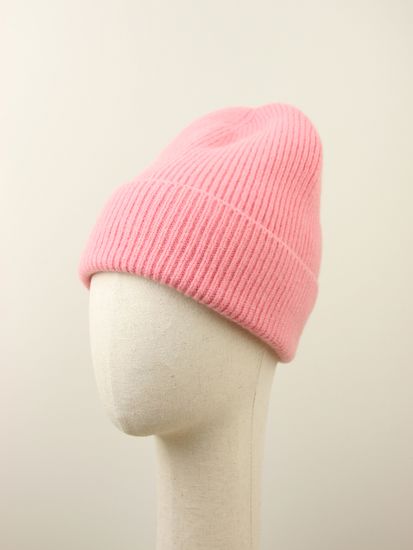 Шапка вязаная "Прогулка с корги", 100% шерсть ягнёнка, цвет розовый джин.