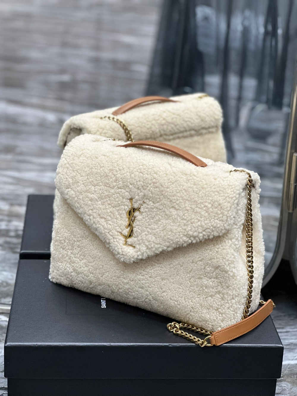 Saint Laurent Loulou 32 cm