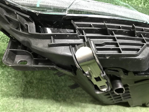 Битая Фара левая Volvo XC60 2 (2017-2021) LED