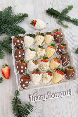 Набор клубники в шоколаде "Зимний снегопад"