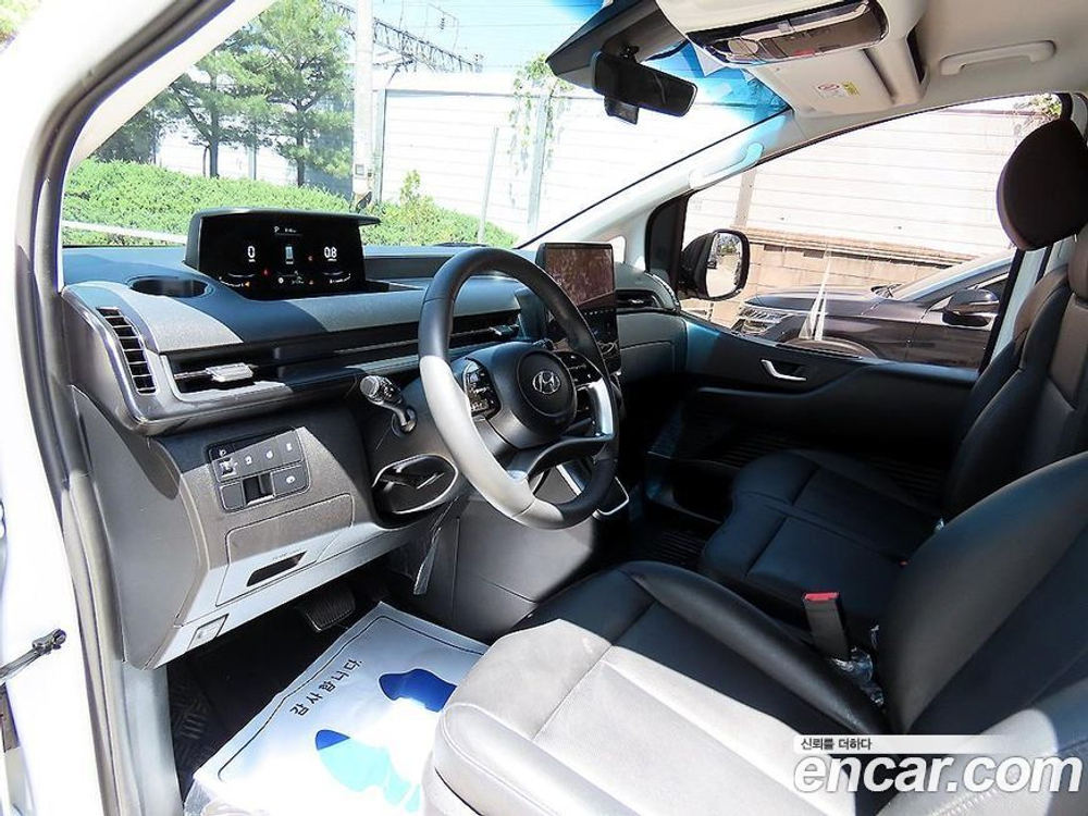 Hyundai Staria Cargo 3-х местный (05.2022)