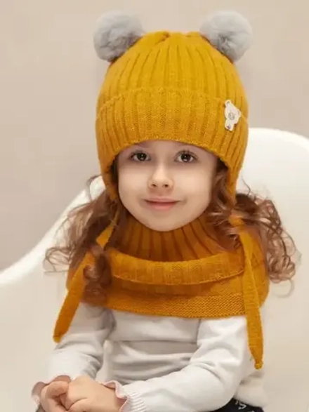 Шапка для девочки зимняя вязаная и снуд