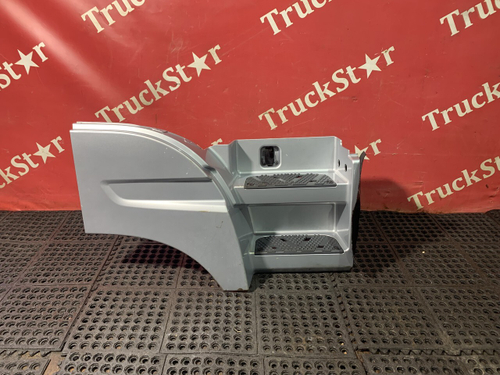 Корпус подножек правый 2023г.