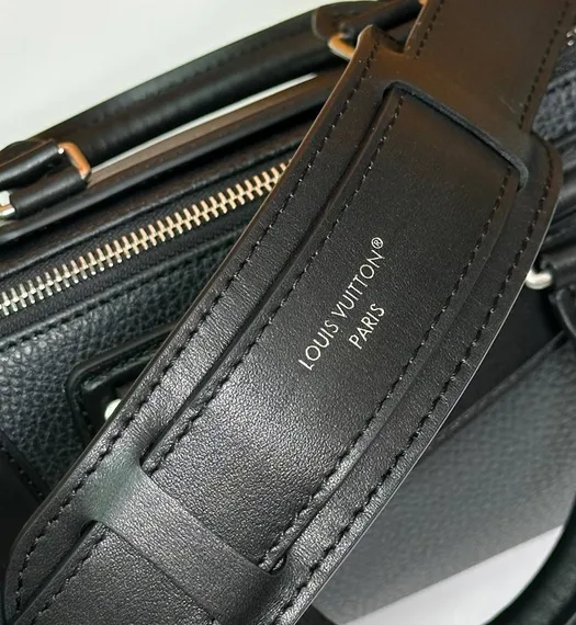 Сумка Louis Vuitton Biker, черный