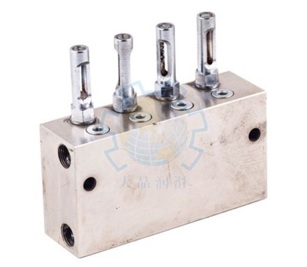 3DSPQ-L1 - Питатель для двухлинейных систем смазки с рабочим давлением 200 бар, количество выходов 3, максимальная доза 1,2 мл/цикл, с регулятором и индикатором