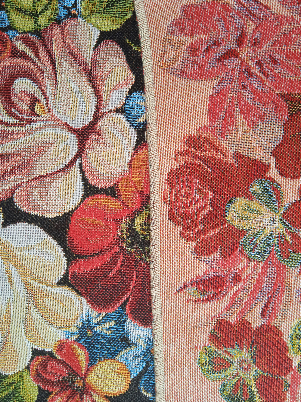 Гобеленовая столешница Цветы на черном 30х90