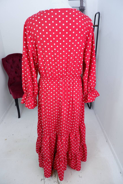 Платье яркое в горошек, визуально на 54 размер