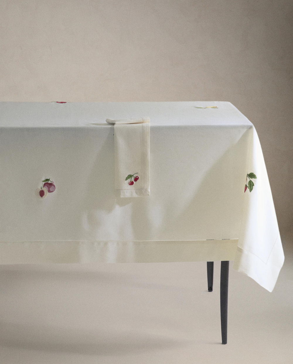 Zara Home скатерть из смесовой ткани, вышивка, 250 170 см