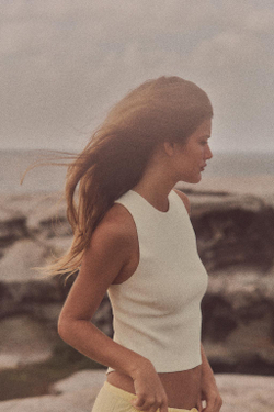 ZARA ТРИКОТАЖНЫЙ ТОП С ВЫРЕЗОМ НА СПИНЕ, ЭКРЮ