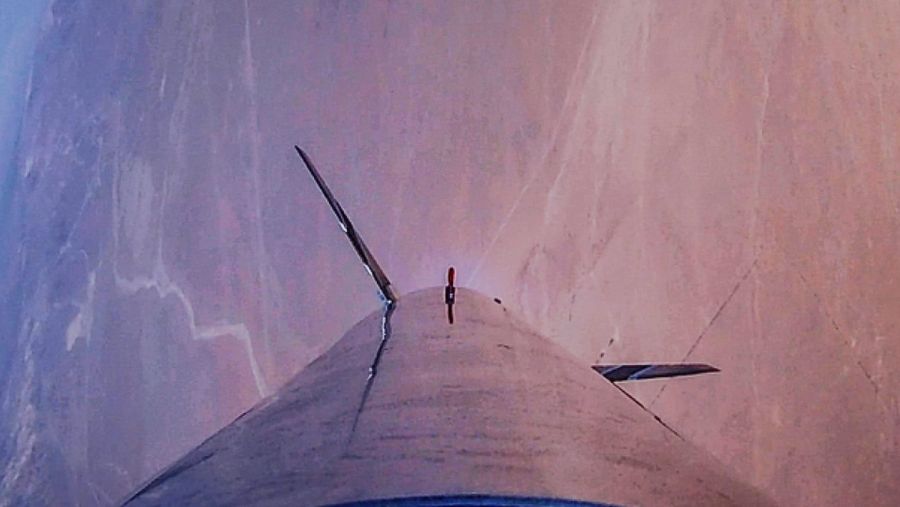 Студенческая команда Liquids из проекта UCI Rocket интегрирует напечатанные детали в настоящую ракету.