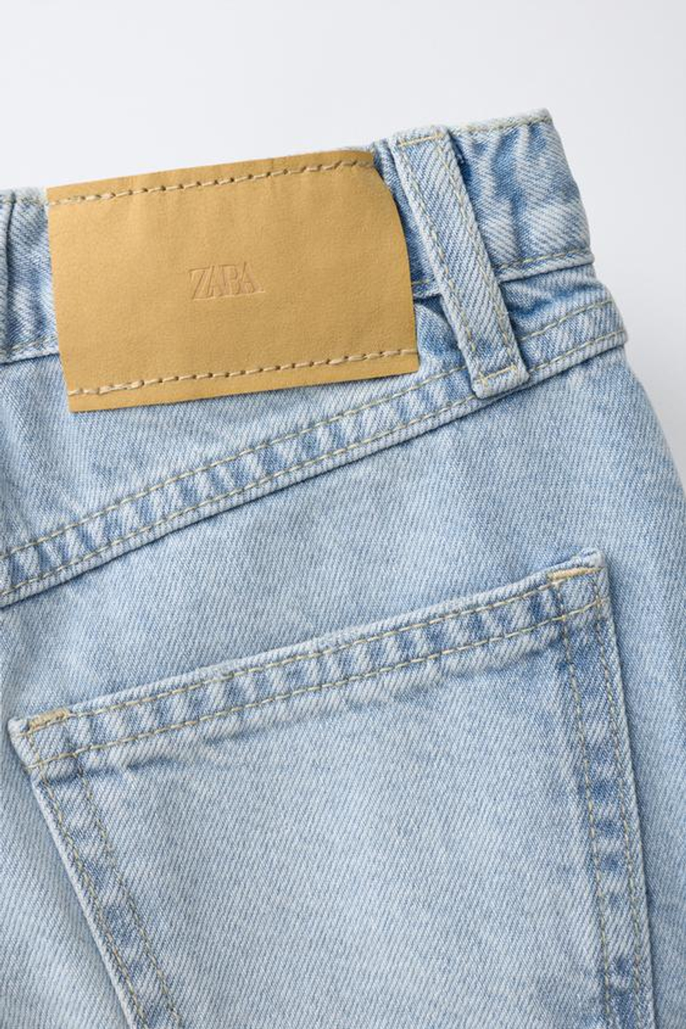 ZARA ДЖИНСОВЫЕ ШОРТЫ С НАШИВКАМИ «СЕРДЦА», ГОЛУБОЙ
