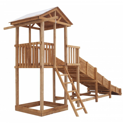 Спортивный городок с узкой лестницей