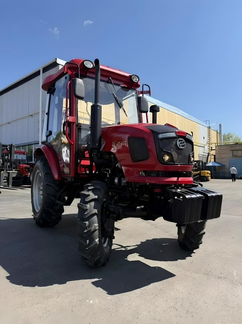 Трактор Dongfeng DF-404C G2 NEW рестайлинг с кабиной