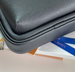 Сумка-слинг Louis Vuitton