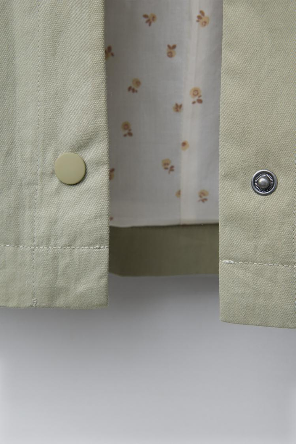 ZARA ПАРКА С ПОДКЛАДКОЙ С ЦВЕТОЧНЫМ ПРИНТОМ, СВЕТЛЫЙ ХАКИ