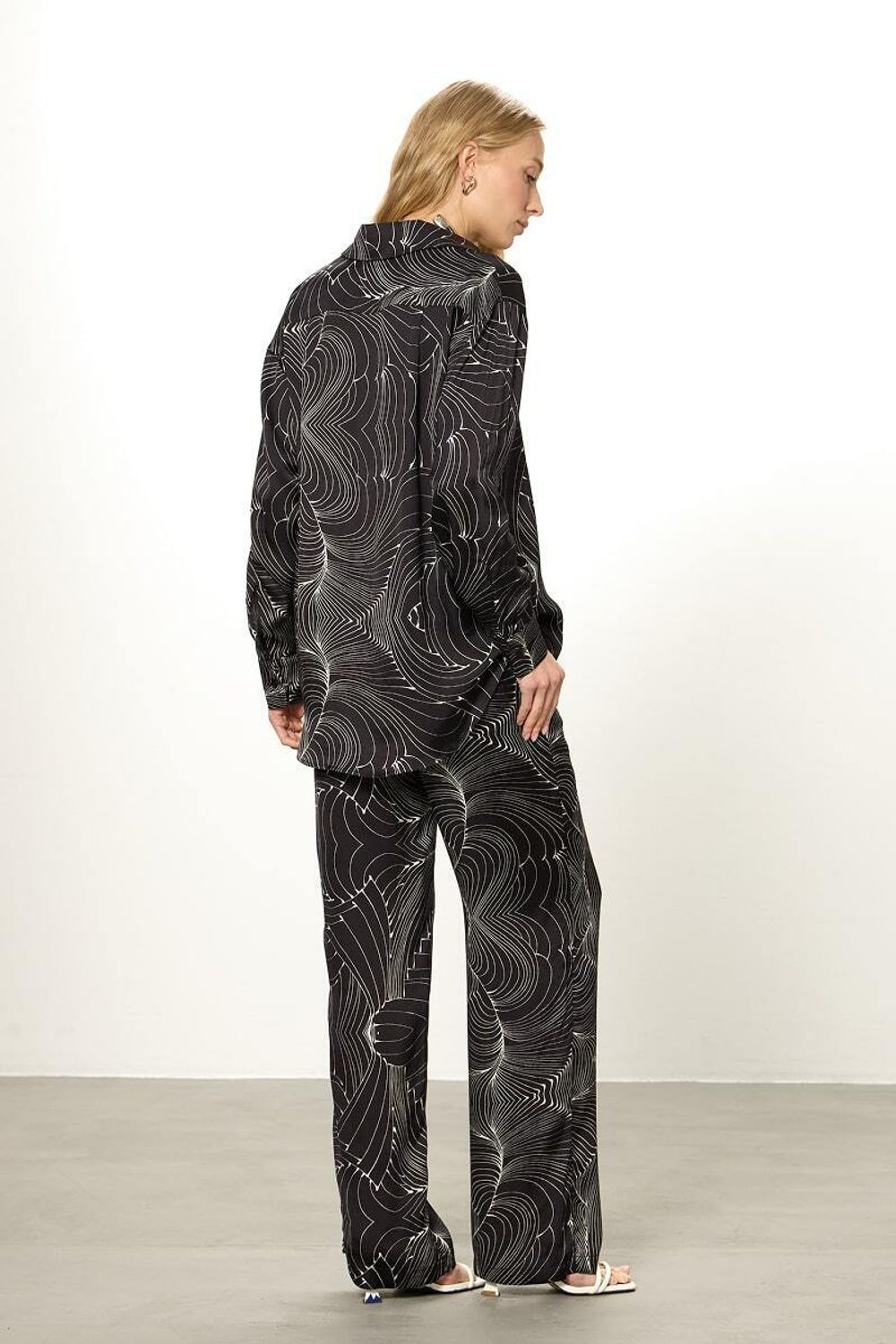 Рубашка Хельсинки черно-белый принт вискоза