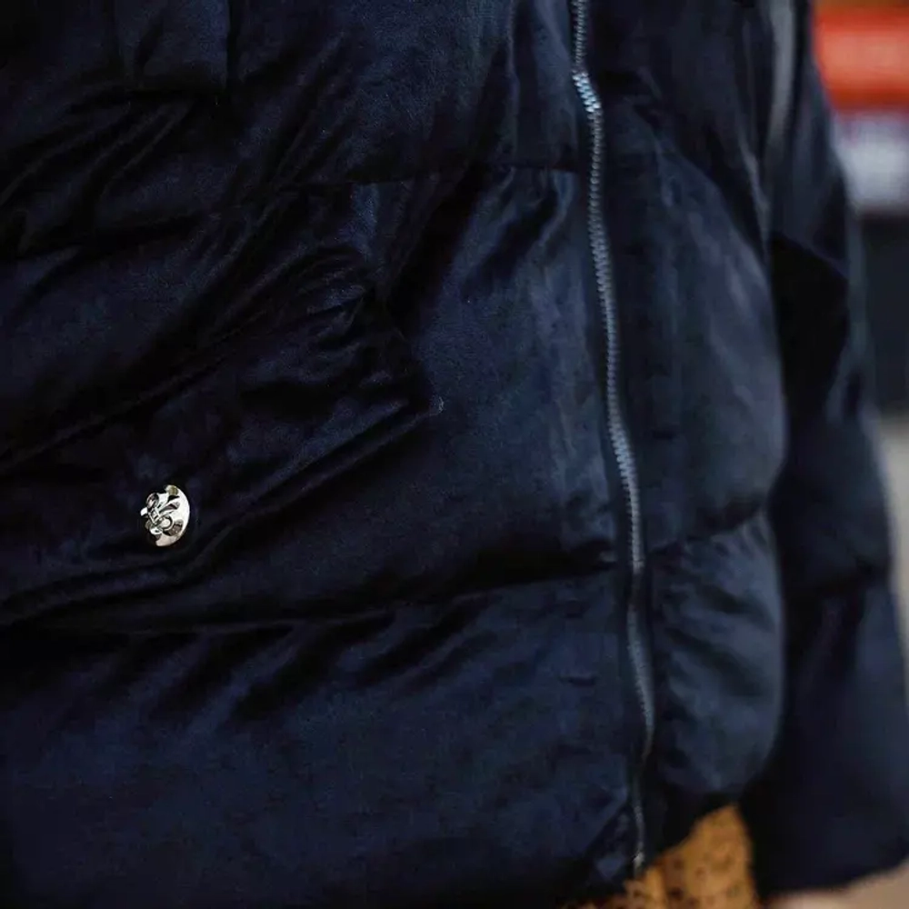 Мягкая , уютная , велюровая куртка , с удобным капюшоном и карманами .Пр-во Италия .Размеры s,m,l
