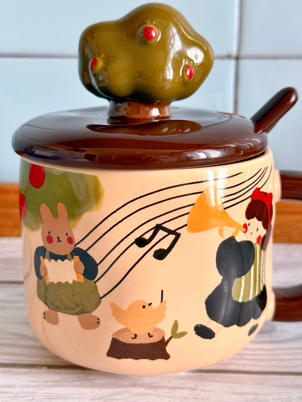 Кружка с крышкой и ложкой "Музыкальный лес"