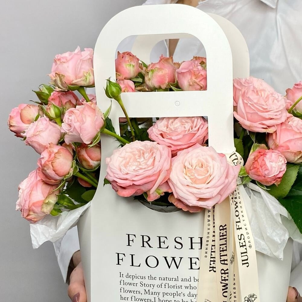 «Карамельный сироп» кустовые пионовидные розы в сумке