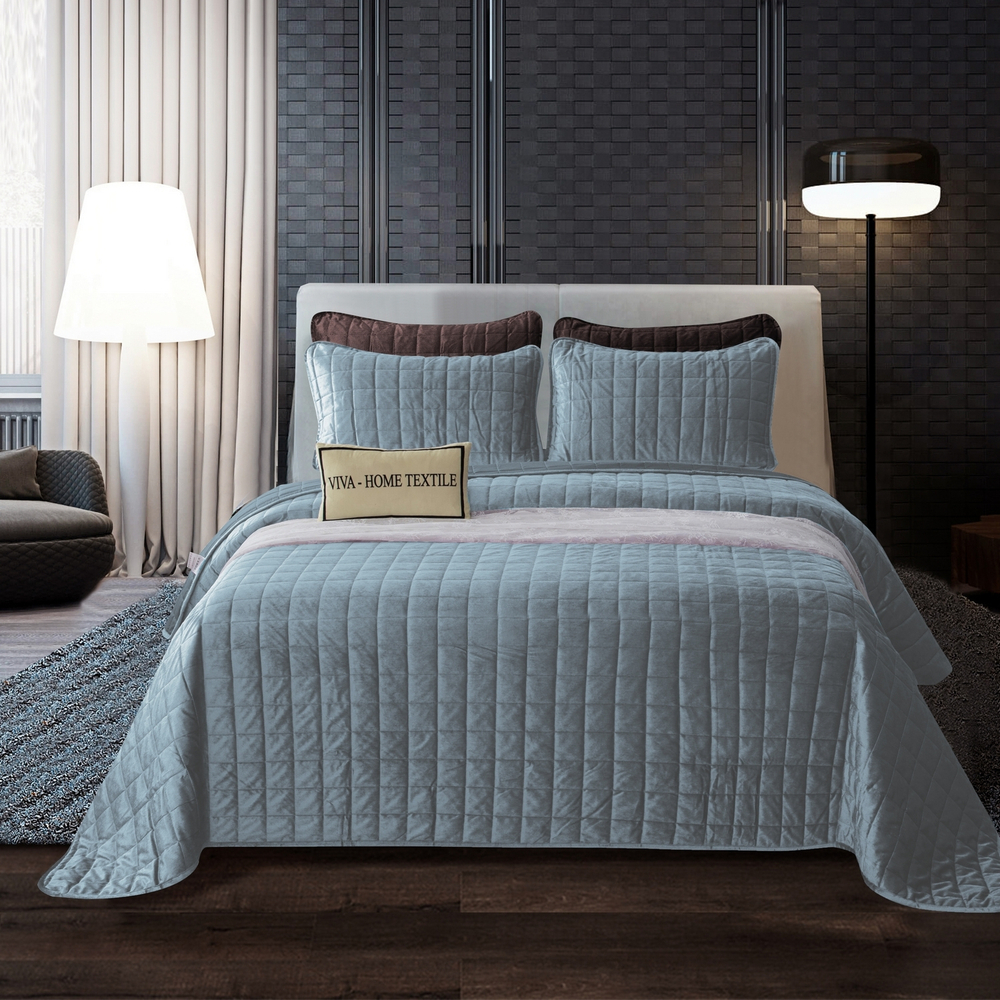 Велюровое покрывало в клетку и две наволочки OVL022