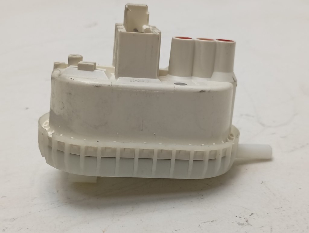 WAA20160OE/01 кт47 Датчик уровня воды для стиральной машины Bosch 9000188245 б/у