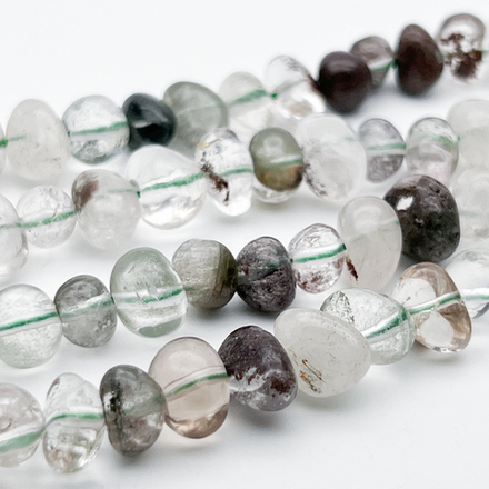 Кварц фантомный фриформ бусины (с хлоритом), размер около 8-11 мм, цена за отрезок 19 см (1/2 нити)