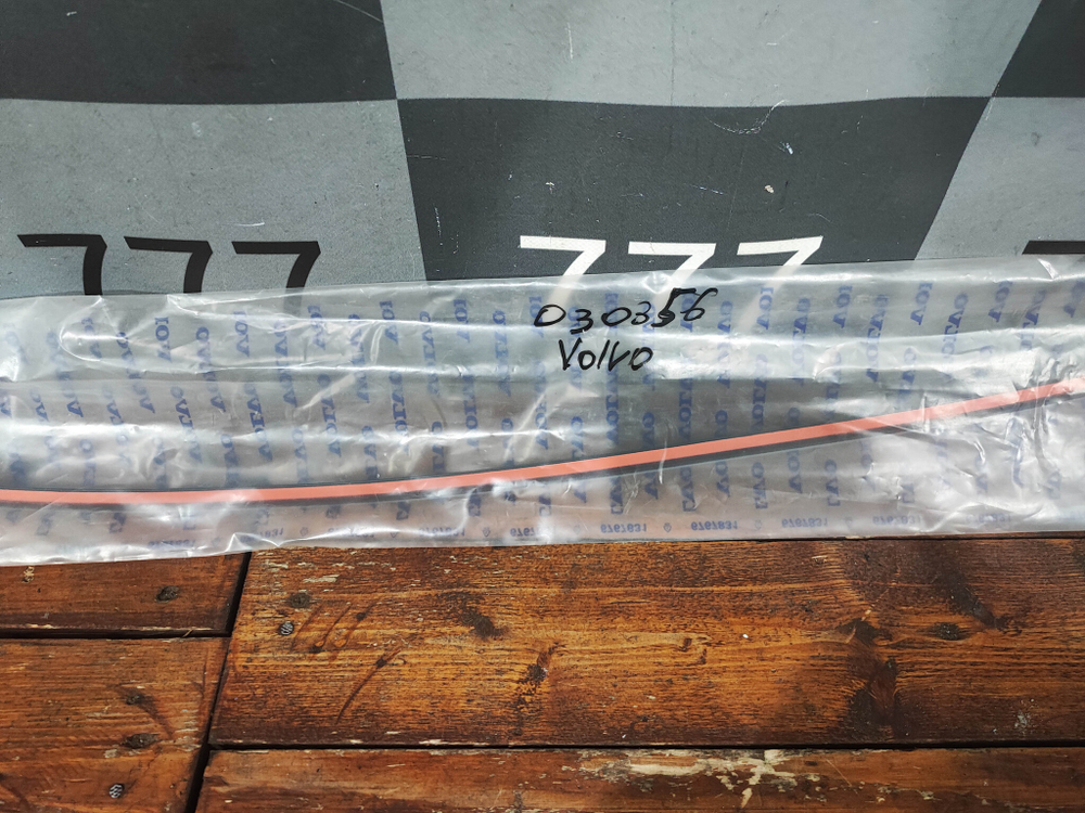 Молдинг стекла заднего Volvo V40 2 12-19 Новый Оригинал 31335007