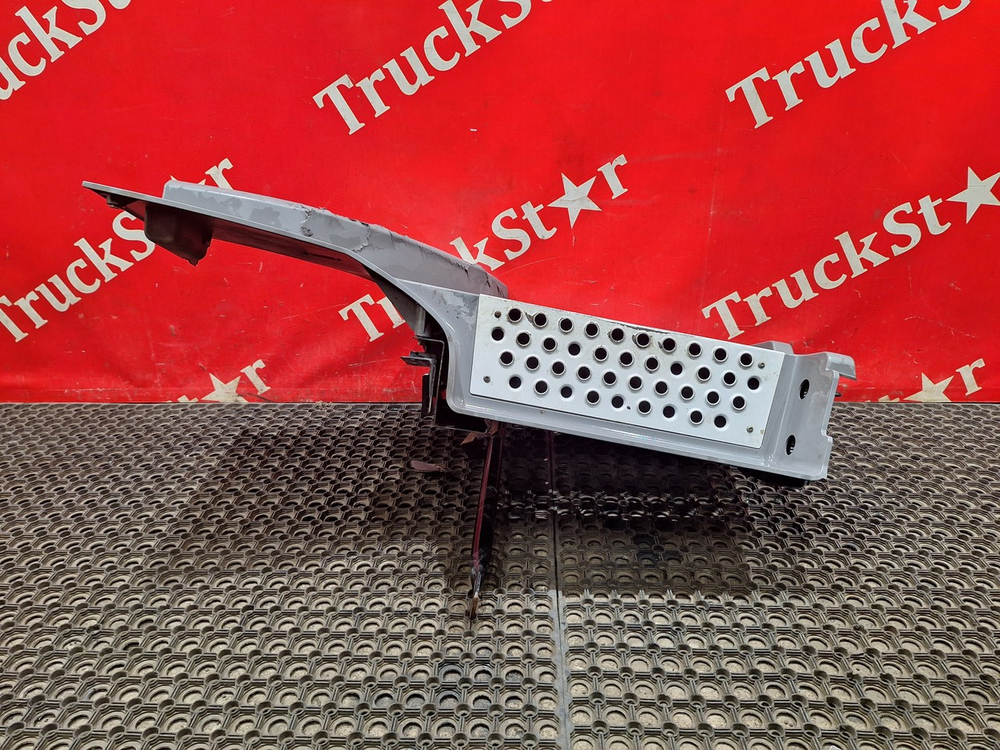 Корпус подножек левый