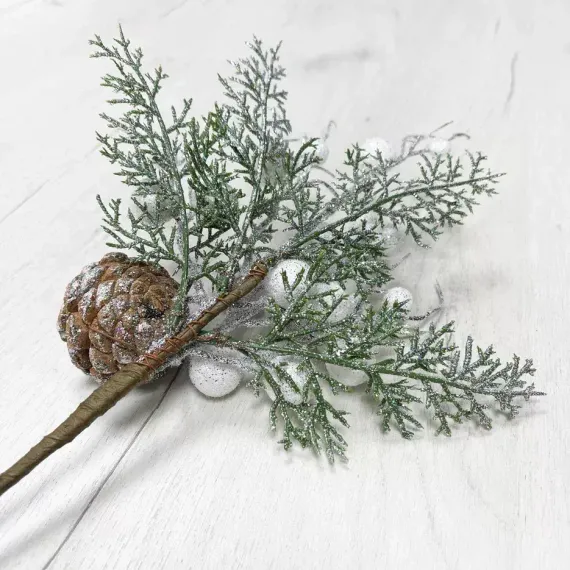 Ветвь заснеженная Блестящая с белыми ягодами и шишками 35 см., Christmas DeLuxe (89185)