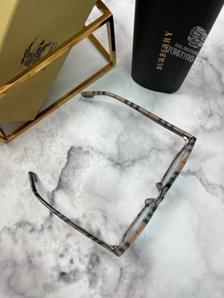 Солнечные очки Burberry