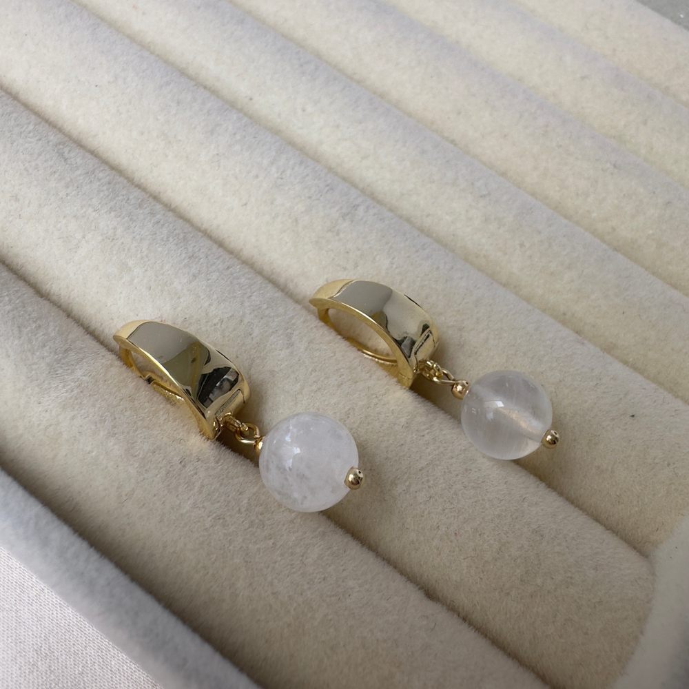 «Лунный контур» — серьги-кольца с адуляром