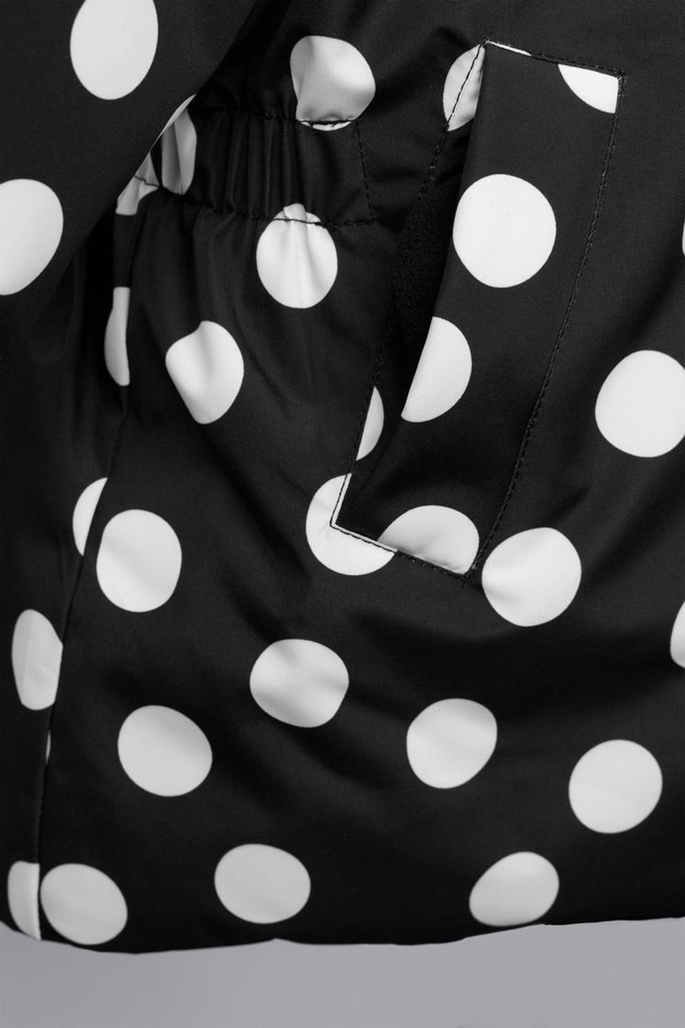 ZARA ВОДОНЕПРОНИЦАЕМАЯ И ВЕТРОЗАЩИТНАЯ КУРТКА В ГОРОШЕК, ЧЕРНЫЙ