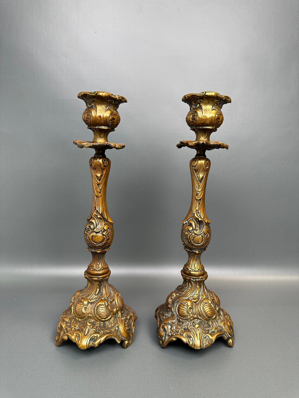 Пара подсвечников