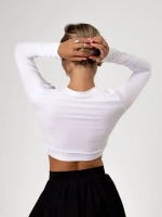 Белый лонгслив укороченный облегающий с длинным рукавом