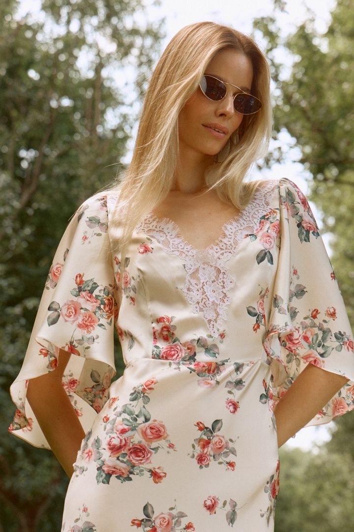 Платье с кружевом рукав тюльпан