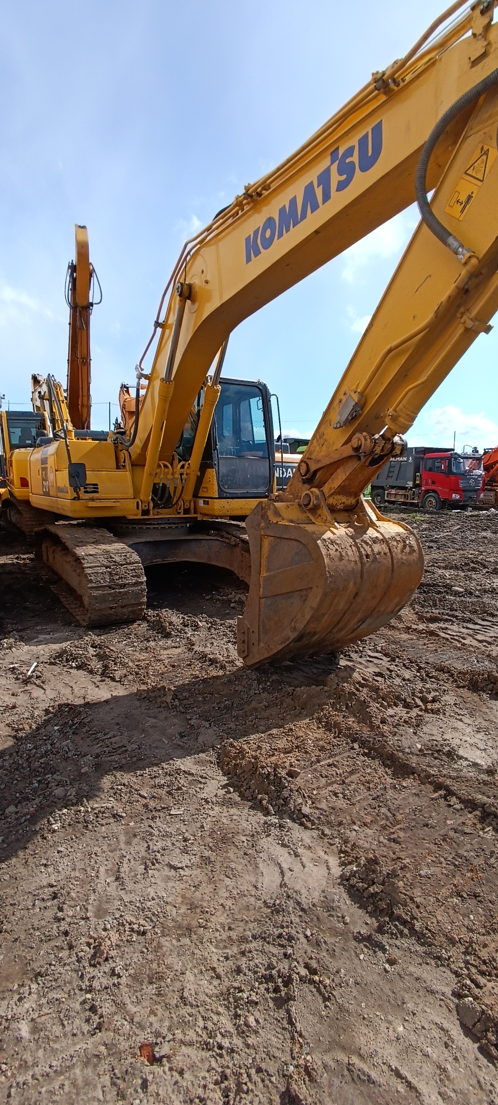 KOMATSU PC 210 Экскаватор PC210-10M0 (Дизельный, 6,7 л, 167 л.с., АТ)