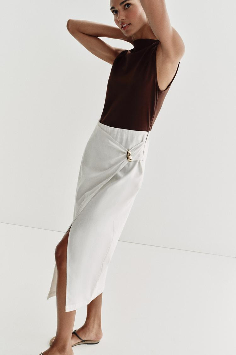 ZARA КОМБИНИРОВАННОЕ ПЛАТЬЕ МИДИ С ФУРНИТУРОЙ, КОРИЧНЕВЫЙ/ЭКРЮ