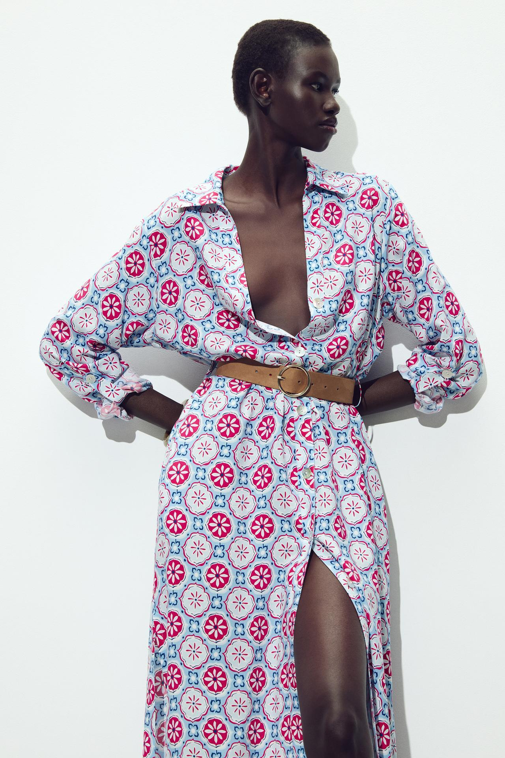 ZARA ПЛАТЬЕ МИДИ С ПРИНТОМ И ПОЯСОМ, РАЗНОЦВЕТНЫЙ