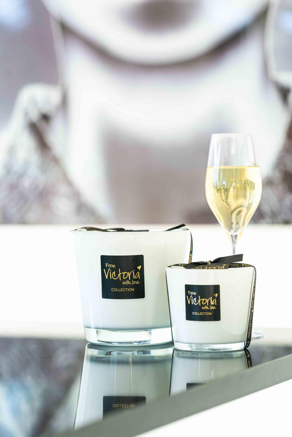 Свеча ароматическая 400г Victoria with Love Glossy white