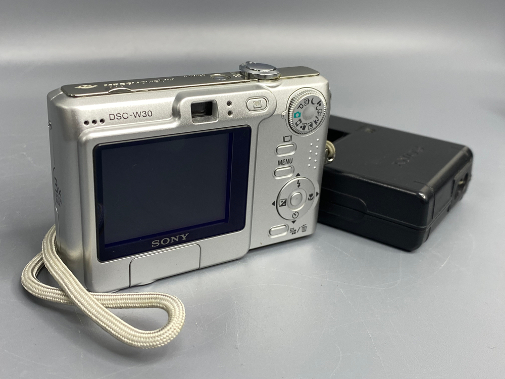 Sony Cyber-shot DSC-W30