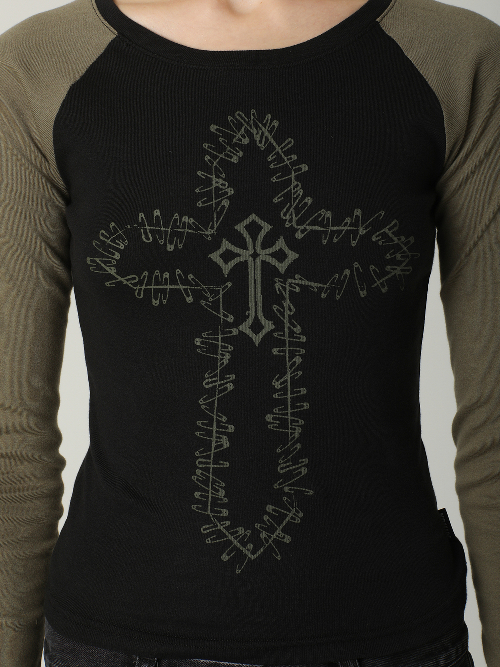 Топ Hollow Cross Graphic Raglan