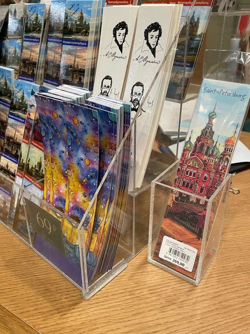 Стойки и подставки для оформления Дома Книги Санкт-Петербург