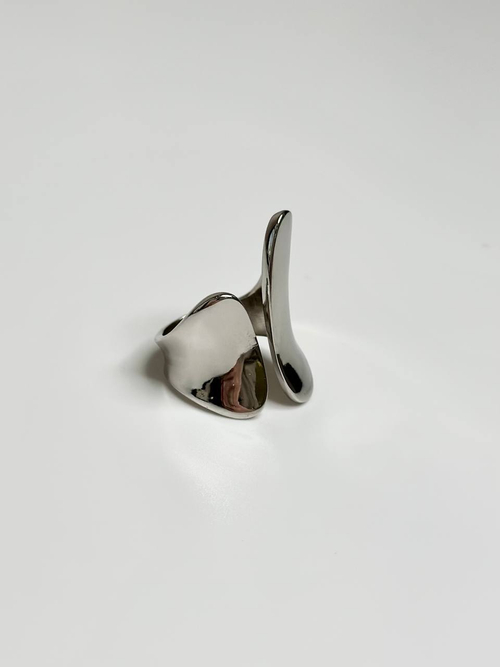 Несовершенное кольцо в серебре