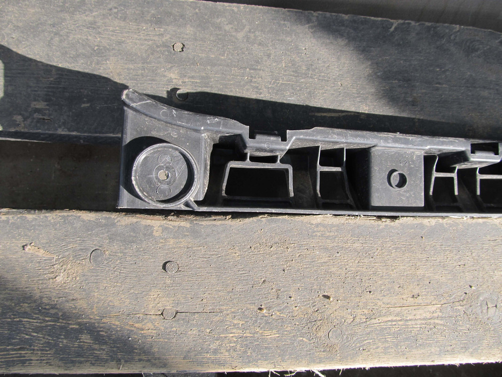 Кронштейн заднего бампера VW Polo 5 sedan 09-20 Б/У Оригинал 6ru807863