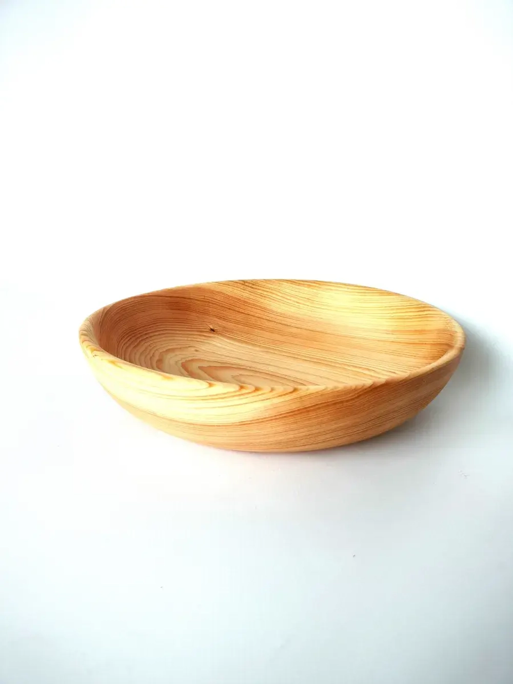 Деревянная сервировочная тарелка из кедра