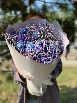 Букет цветов Гортензия  + голубые диантусы