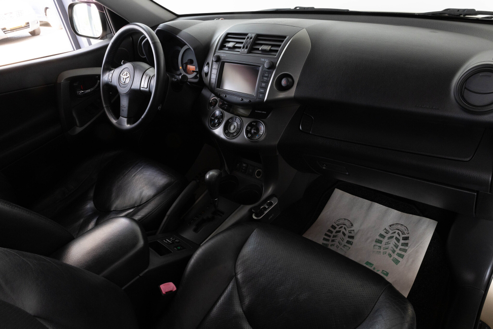 Toyota RAV4, 2011 год