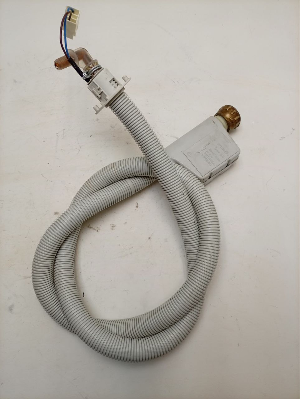 ESL4120 ктп1 Заливной шланг с аквастопом для посудомоечной машины Electrolux 1526443005 б/у