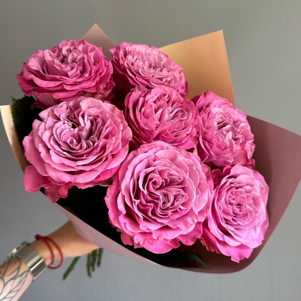 Букет из крупной малиновой розы