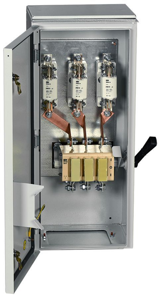 Ящик с рубильником и предохранителями ЯРП-250А (на два направления) У1 717х220х306мм IP54 IEK